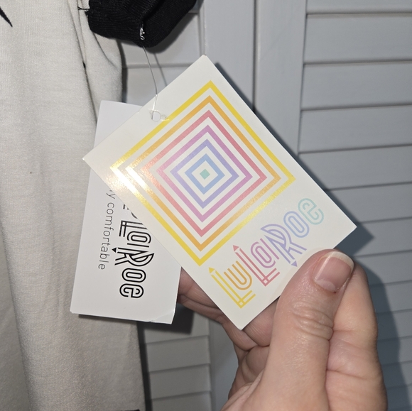 LuLaRoe Women's XL Liv Tee Lightning Bolt NEW - Picture 7 of 13